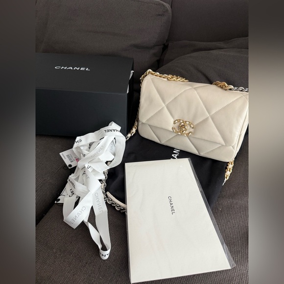 Chanel 19 Beige Bag NWT - Picture 1 of 14